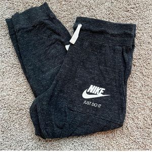 Nike cropped heather gray jogger sweatpants
